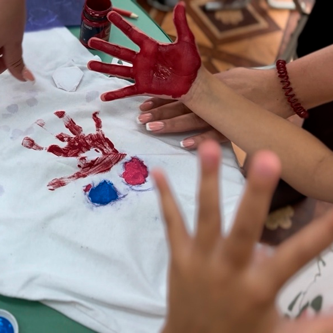 Творчество и экология: ребята из детского сада «Мальвина» сделали свои футболки уникальными